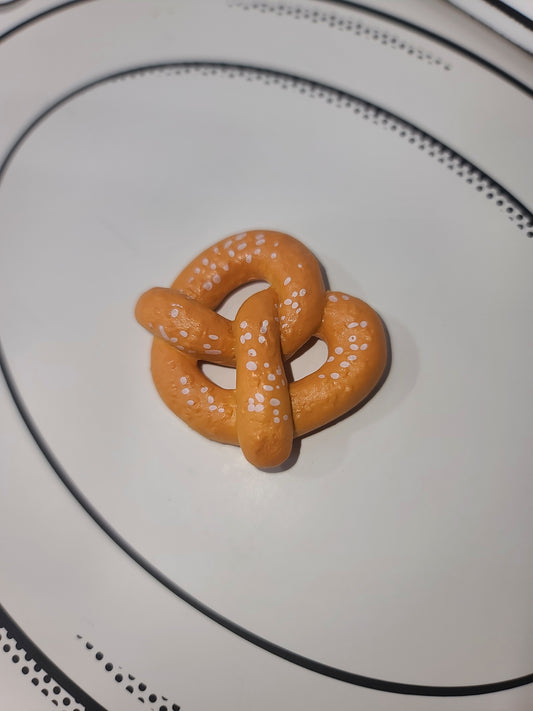 Soft Pretzel Magnet